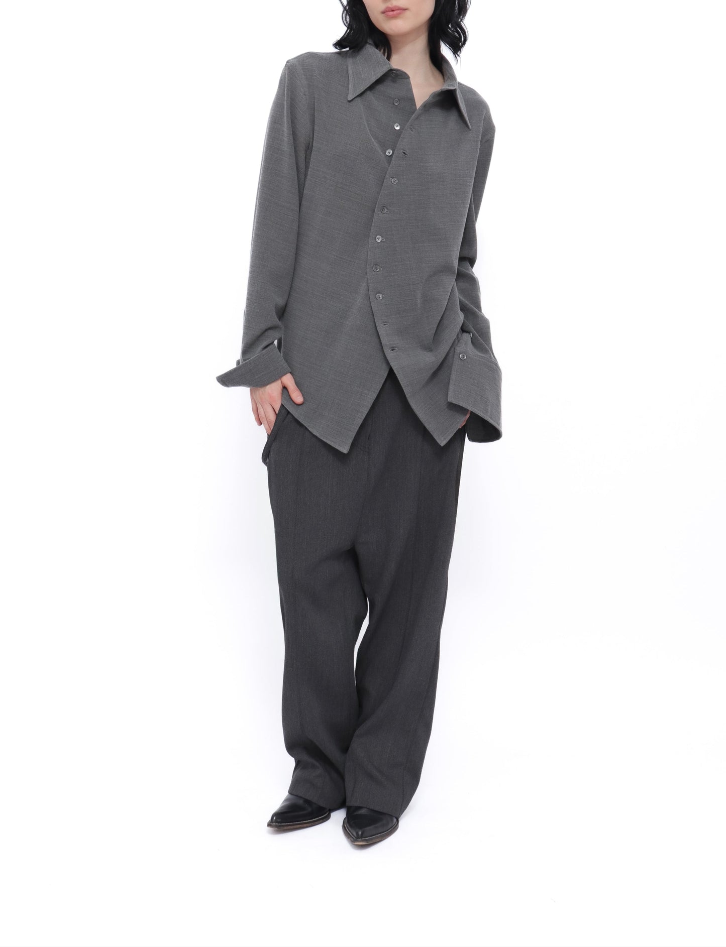 CHEMISE CLASSIQUE COURBÉE COL CLASSIQUE EN LAINE GRISE