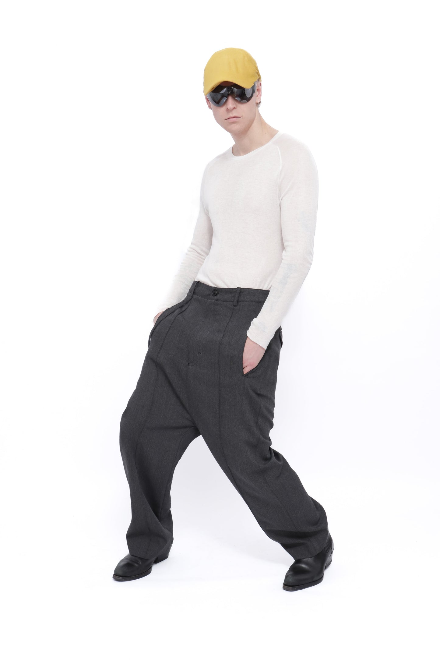 PANTALON À FOURCHE BASSE GRIS